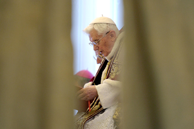 Papa Emérito diz que crise na Igreja alastrou com o «colapso» de padrões morais
