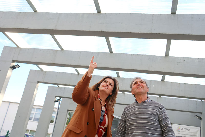 Melhoria da cobertura do átrio de acesso à EBS Vieira de Araújo