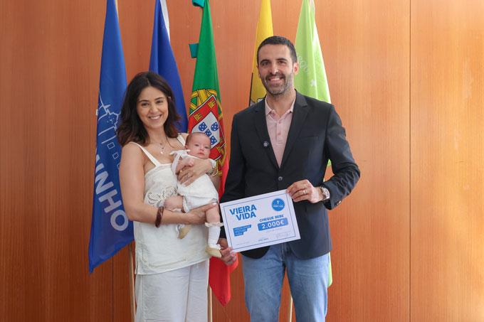 Maria Coelho Leite recebe Cheque-Bebé de 2.000€