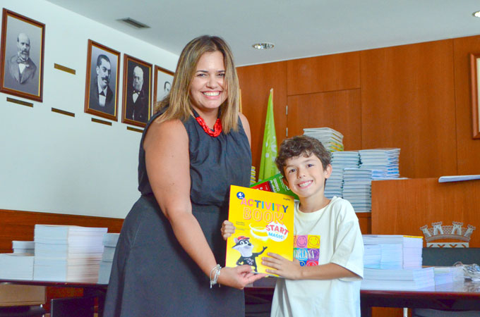 Câmara ofereceu livros a mais de 900 alunos 